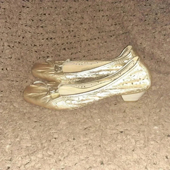 HISPANITAS-Gold Leather-Laser Cut-Out Flower-Pleated Square Toe-Sz 37-NWOB - Picture 2 of 7
